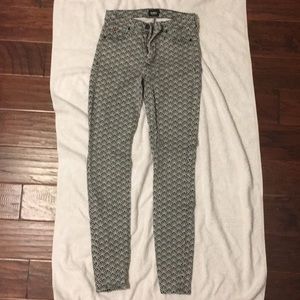 Cute skinny white, and black pants ❤️